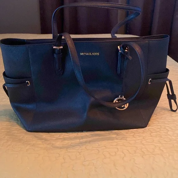Micheal Kors medium travel bag - Picture 7 of 7